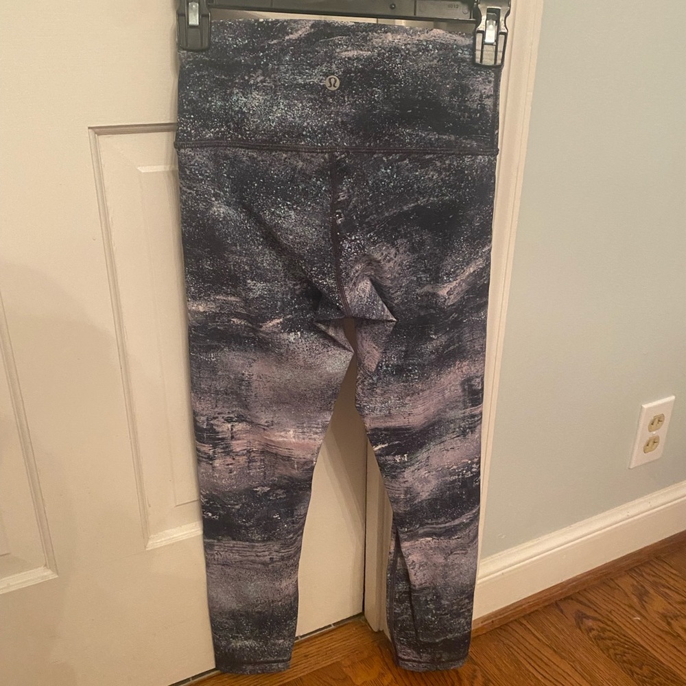 Perfect condition lululemon leggings size 4 23”